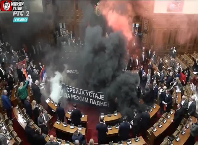 Video :A deputy had a stroke as there is smoke and mayhem in the Serbian parliament